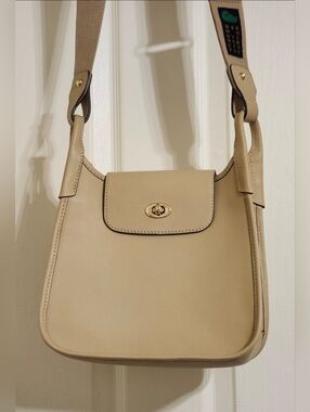 Dooney and Bourke Penrose Leather Crossbody Bag Limited Edition.